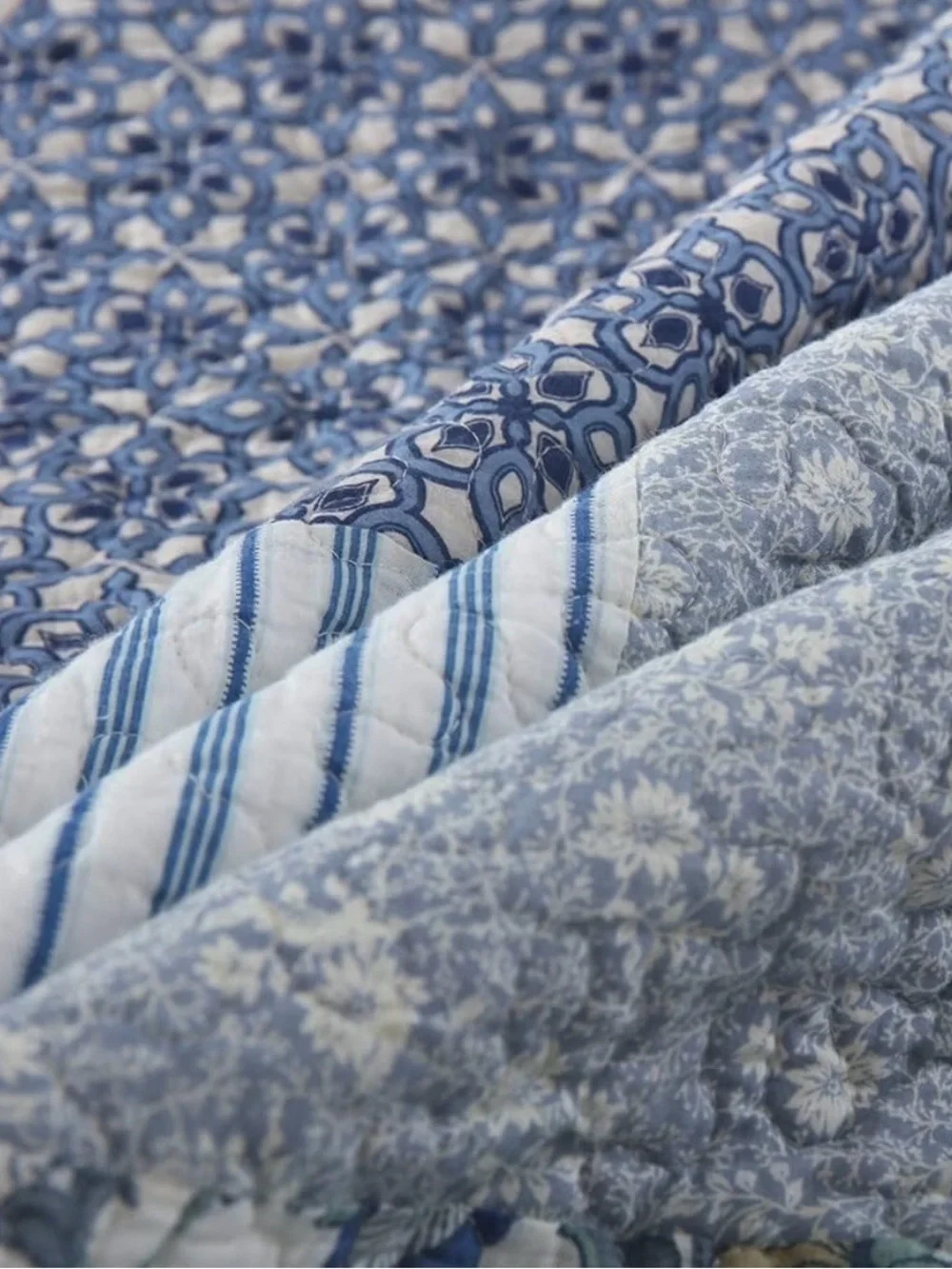 Blue Floral Patchwork Quilt Set - Camandy